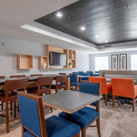 Holiday Inn Express Hotel & Suites Petersburg/Dinwiddie By Ihg Εξωτερικό φωτογραφία