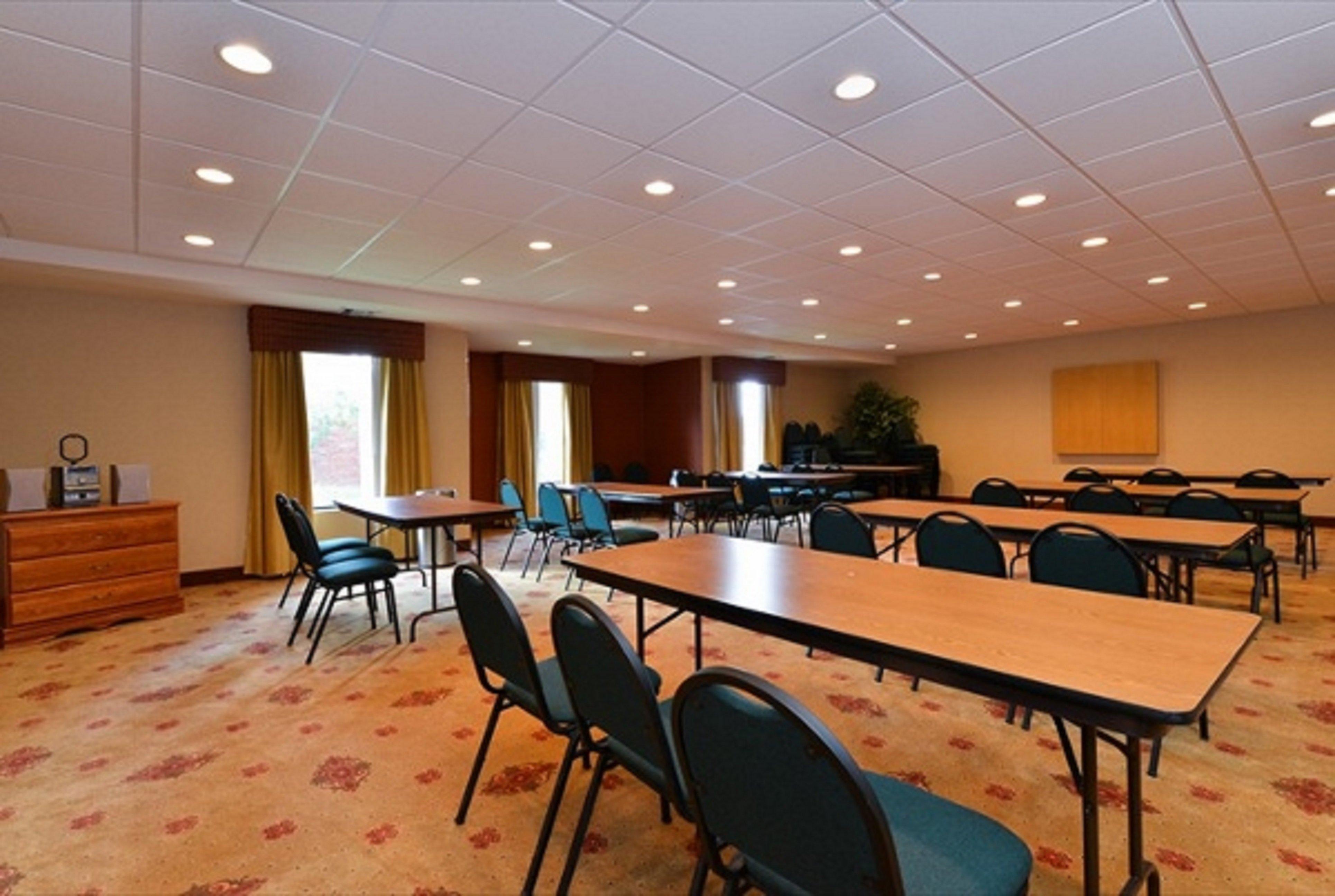 Holiday Inn Express Hotel & Suites Petersburg/Dinwiddie By Ihg Εξωτερικό φωτογραφία