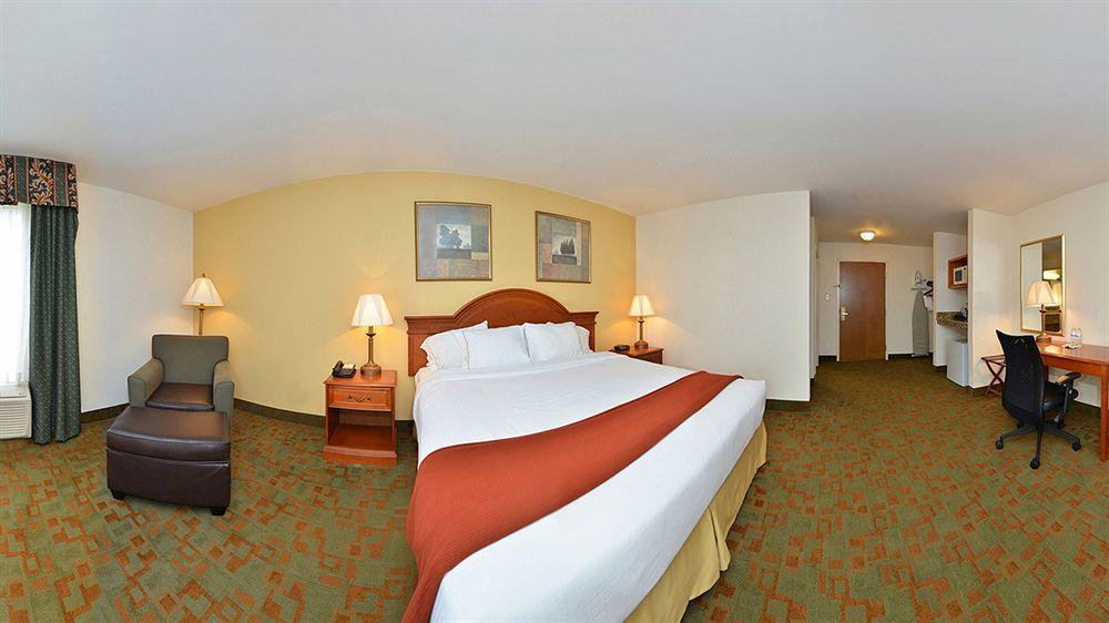Holiday Inn Express Hotel & Suites Petersburg/Dinwiddie By Ihg Εξωτερικό φωτογραφία