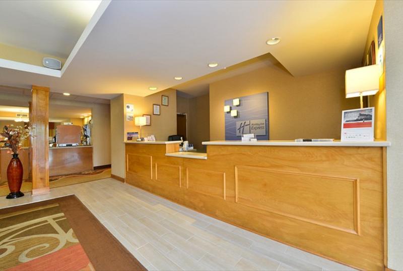 Holiday Inn Express Hotel & Suites Petersburg/Dinwiddie By Ihg Εξωτερικό φωτογραφία